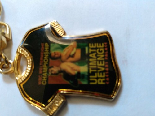 OSCAR DE LA HOYA Vs.JULIO CESAR CHAVEZ GOLD COLOR KEYCHAIN RARE Accepting Offers - Picture 6 of 6