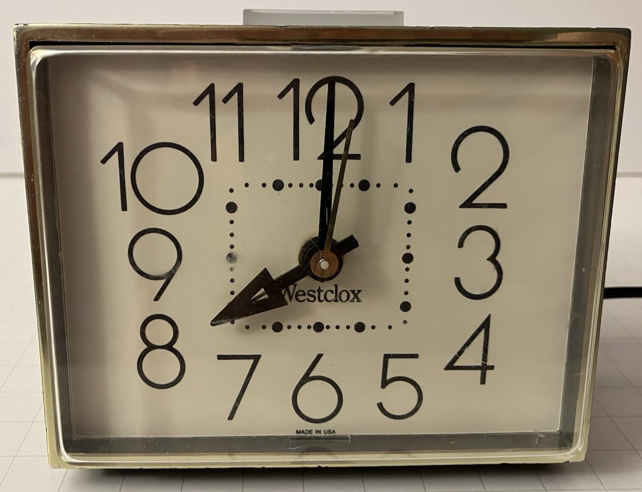 Vintage Westclox 22090-22540 Walnut Woodgrain Alarm Clock