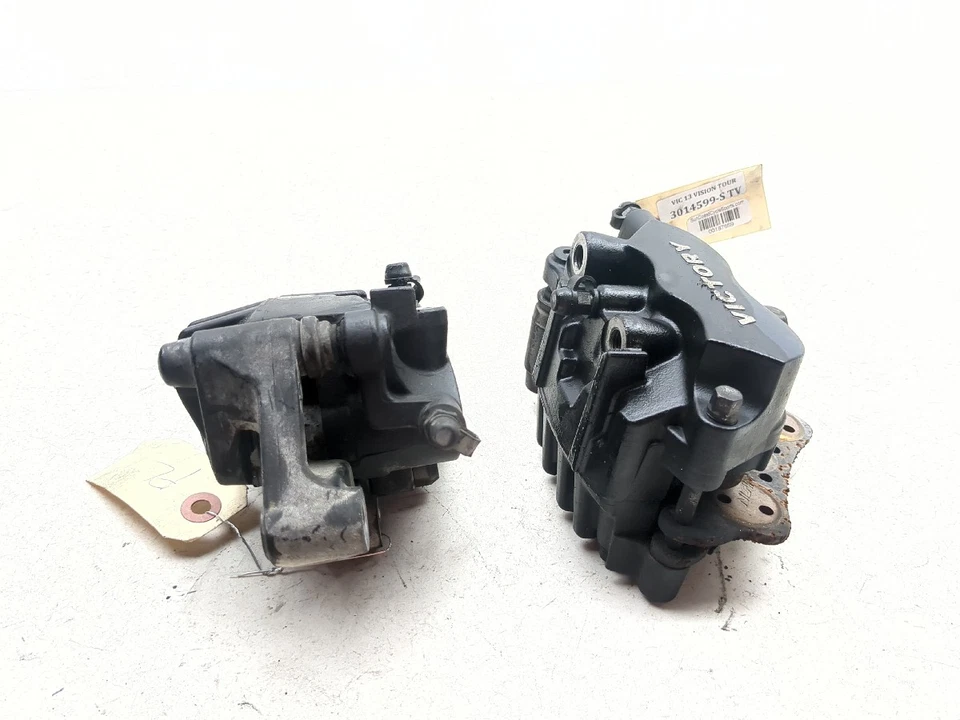 08-15 Victory Vision Tour Front Brake Calipers - Image 2 of 4