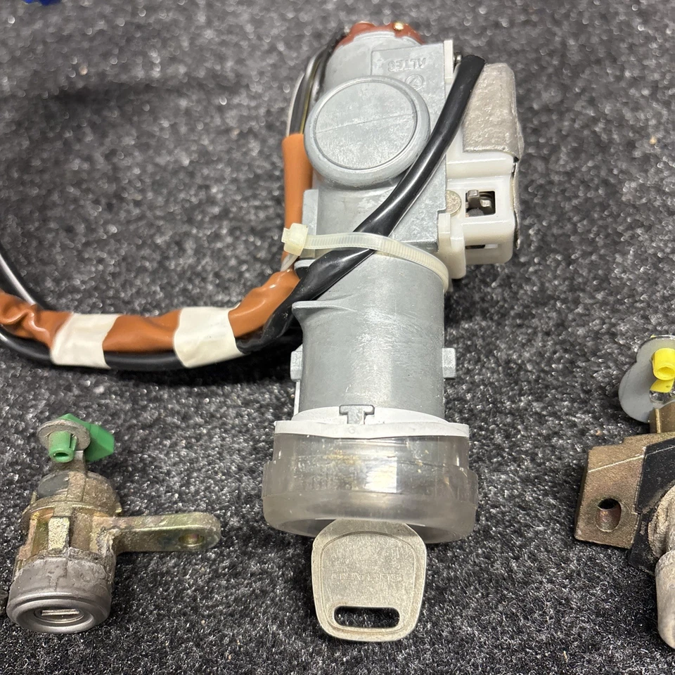 Interruptor de encendido Subaru Impreza Outback 2002-2007 con llave 2 cerraduras de puertas y maletero OEM Foto 2 de 4