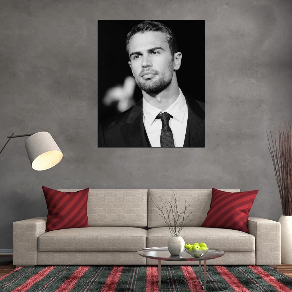 QUNABHUA Acteur Theo James Poster D'art En Noir Et Blanc (3
