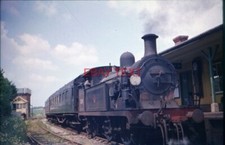 PHOTO  (2)  SR CLASS H LOCO NO 31324 AT HAWKHURST