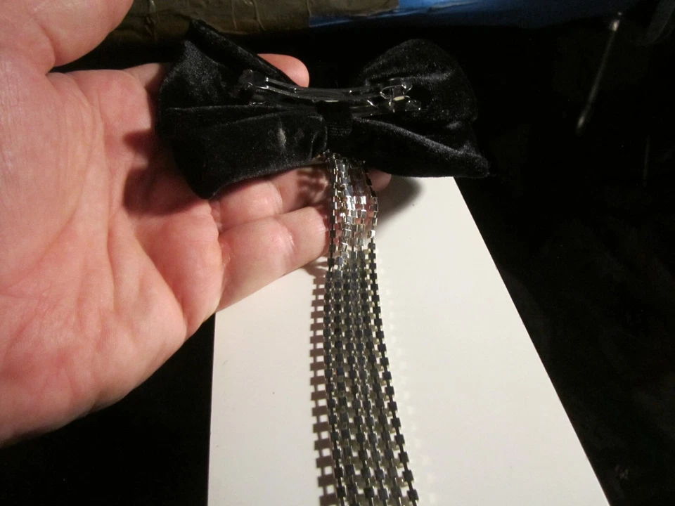 VINTAGE HAIR PIN BLACK FELT BOW TIE WITH 6" CRYSTAL CHAINS - BBA25A - Image 3 of 3