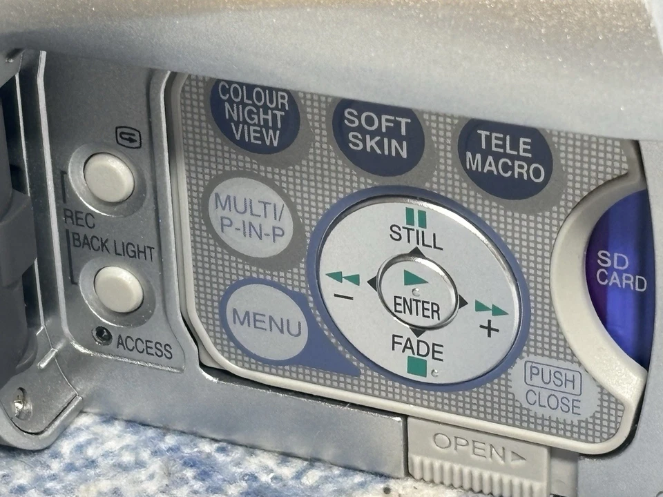 Panasonic NV-GS120 Camcorder 3CCD Mini DV Digital Tape Camera **NO BATTERY** - Image 4 of 4