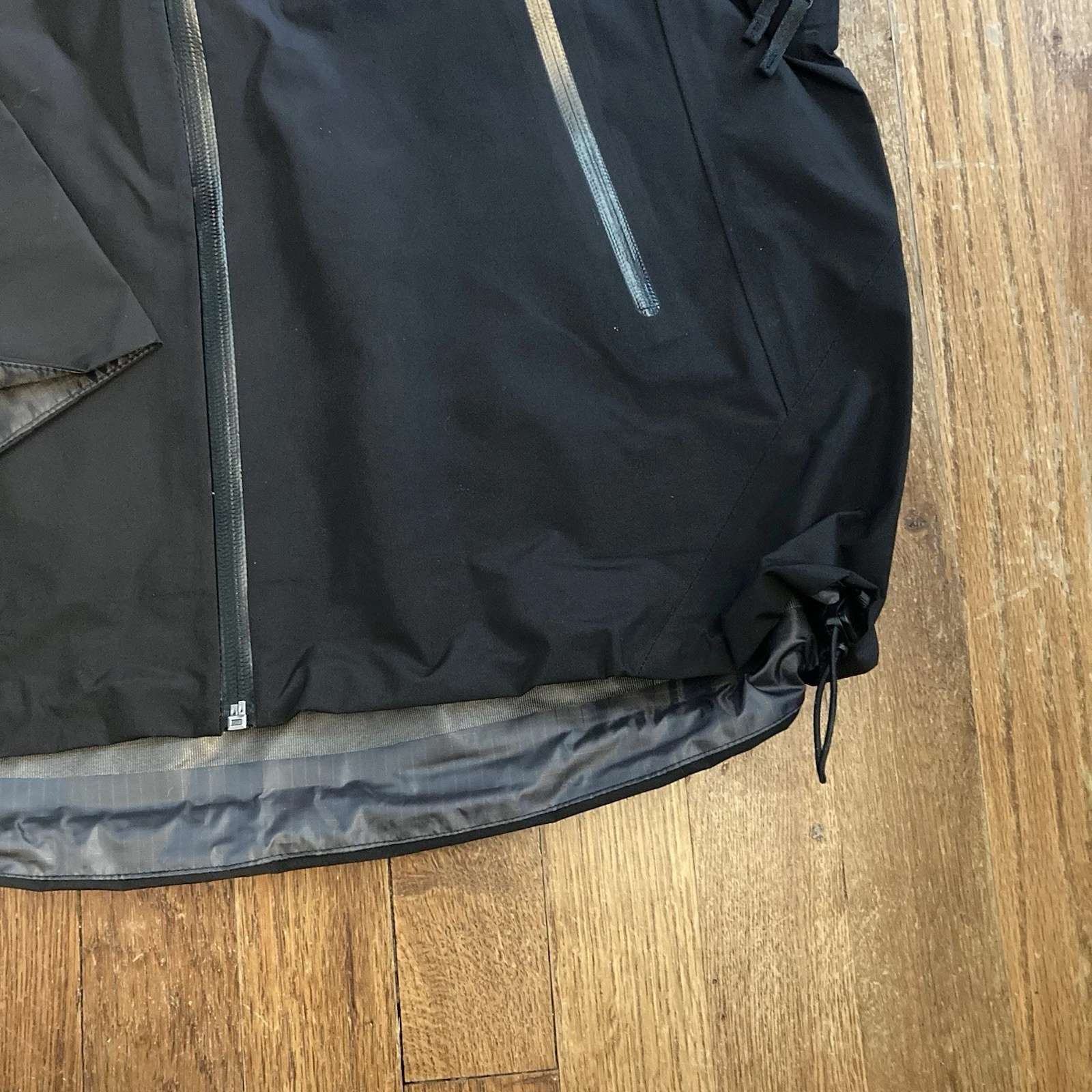 Arcteryx Beta LT Jacket size Medium Black image 4