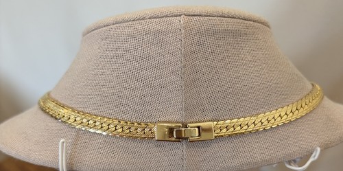 Collar en V espiga texturizada tono dorado vintage - Imagen 2 de 6