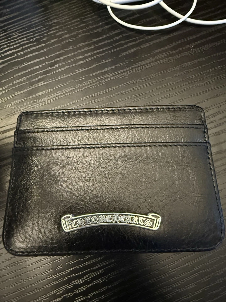 Portatarjetas cruzadas corazones cromados Foto 2 de 4