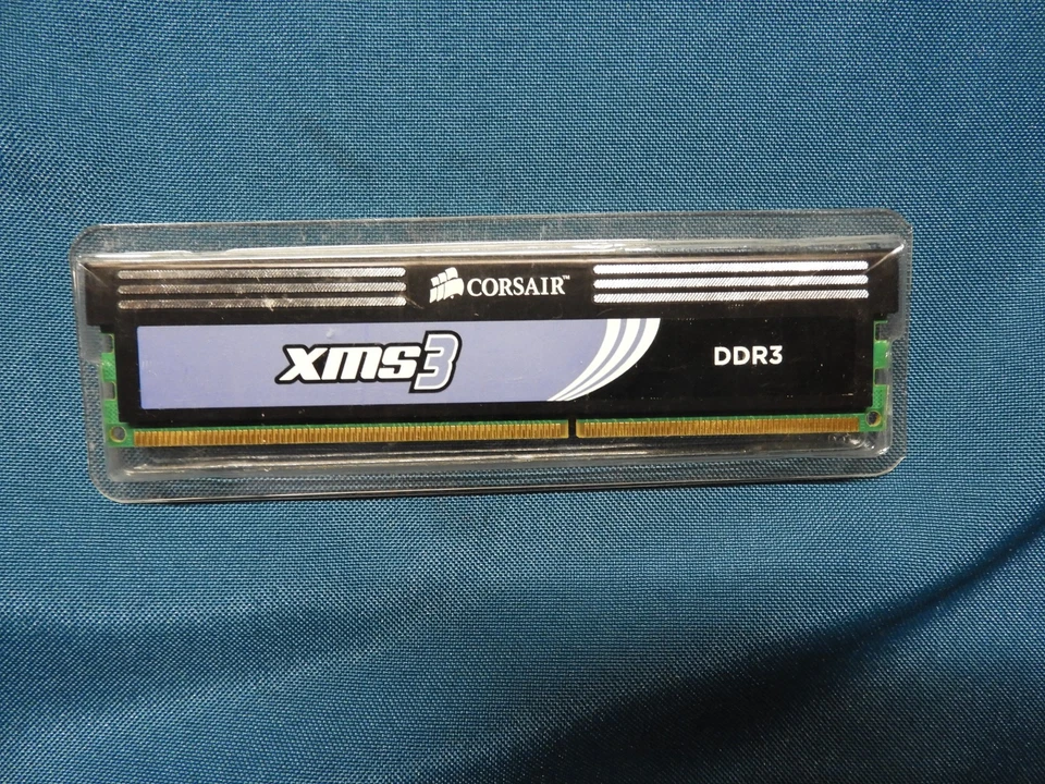 Corsair XMS3 - 6 GB(3x2GB)  - 1333MHz DDR3 (CMX6GX3M3A133C8) - New - Image 2 of 3