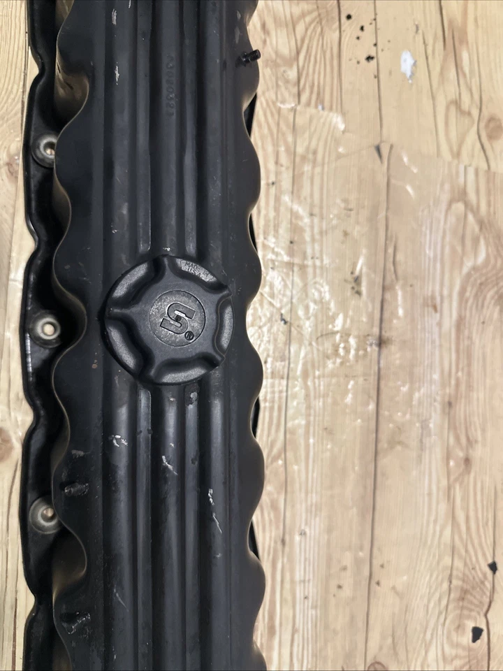 Jeep Wrangler YJ Cherokee XJ 91-95 OEM 4.0L Aluminum Valve Cover 53020323 - Image 3 of 4