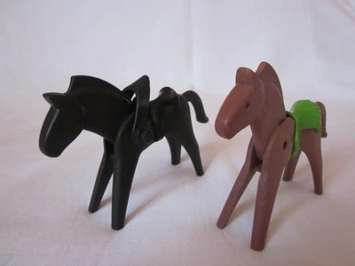 PLAYMOBIL - FAR-WEST : LOT DE 2 CHEVAUX AVEC SELLES - Photo 1/2