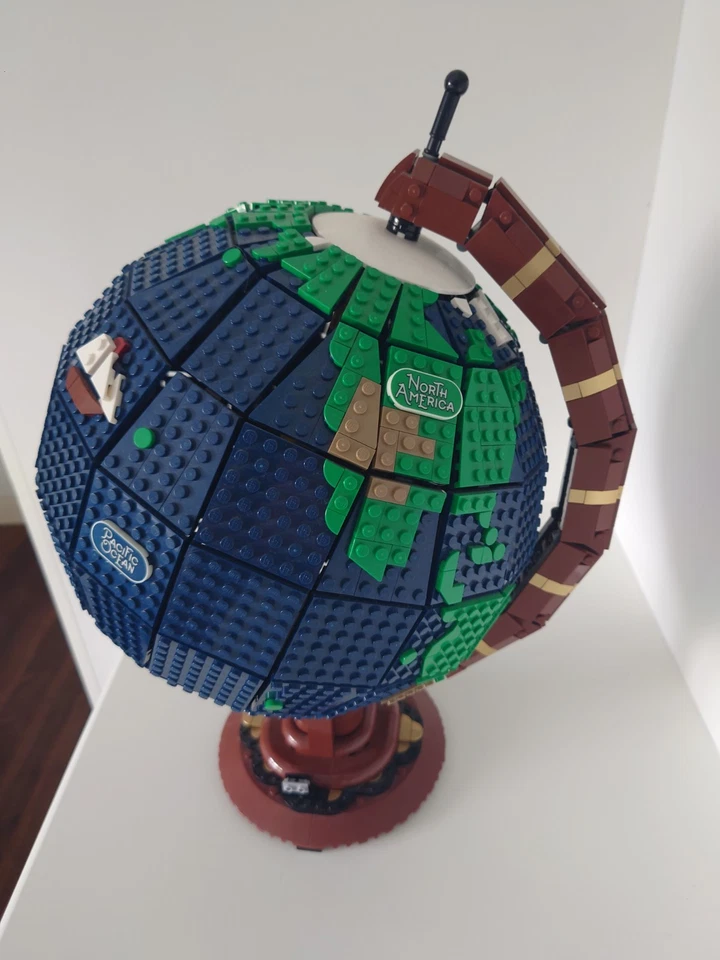 LEGO Ideas 21332 The Globe, photo 4 of 5