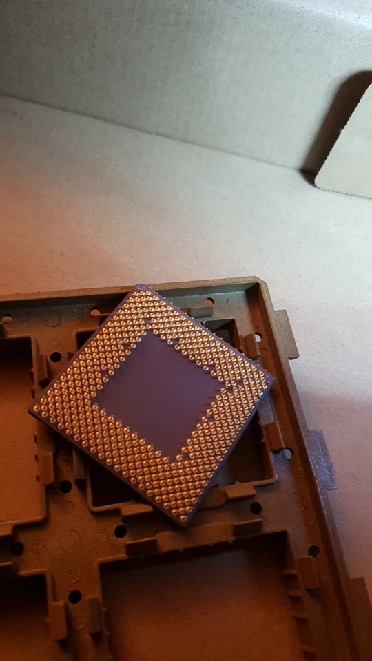 AMD DURON  D950AUT1B SOCKET 7 (S462) 950mhz - MICRO PROCESSOR - No fan - Image 2 of 2