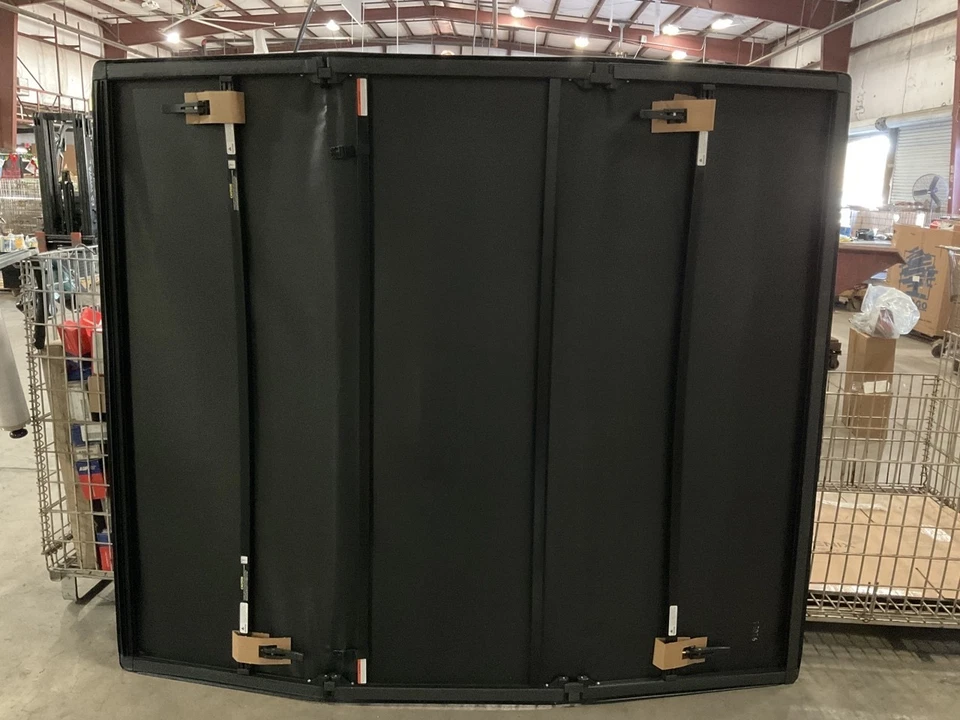 Lund 95053 Tri-Fold Tonneau 6.5' Bed Cover for 1999-07 Silverado Sierra 6'6 - Image 3 of 4