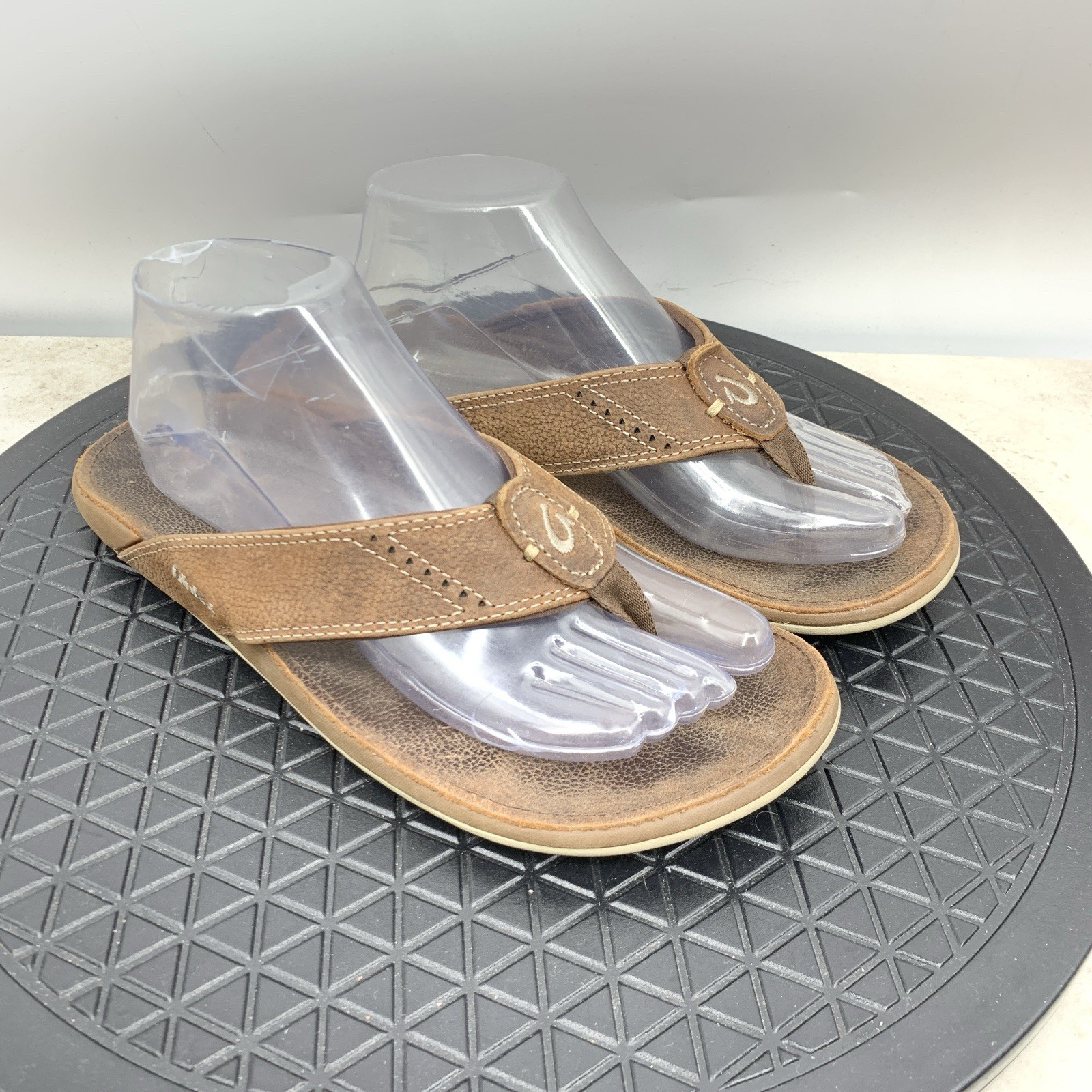 Olukai Nui Sandals Men Size 9 Shoes Brown Leather Thong Flip Flops Slip On