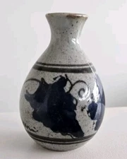 Bud Vase Vintage Hand Painted Ceramic Mexican Style 4.25" grape leaf design blue