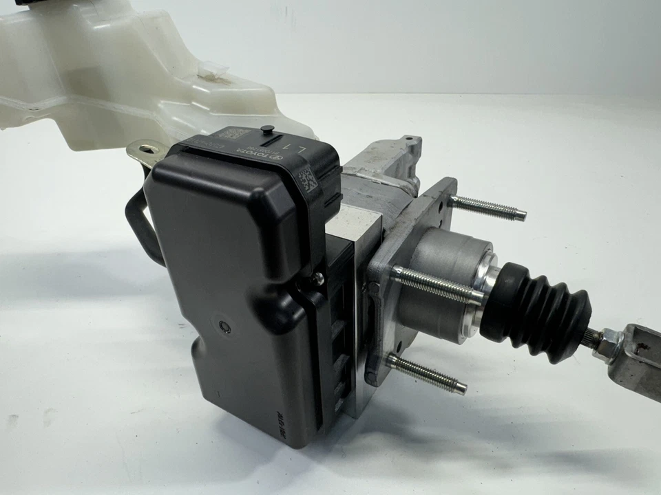 Toyota Prius 2016-2018 cilindro de freno maestro refuerzo lateral delantero OEM 47210-47110 Foto 3 de 4