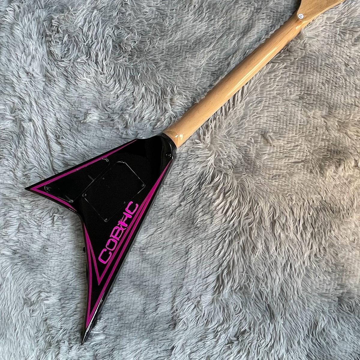 Black E-Alexi Alexi Pink Sawtooth V Shape Electric Guitar