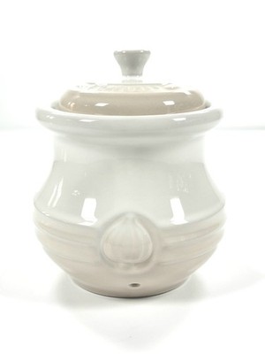 Le Creuset Stoneware Signature Garlic Keeper 420ml / 14oz NWT color ~ MERINGUE