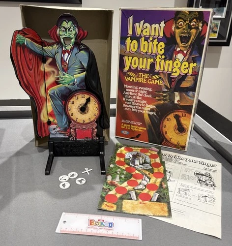 Vintage I Vant To Bite Your Finger Dracula Board Game IDEAL 1981
