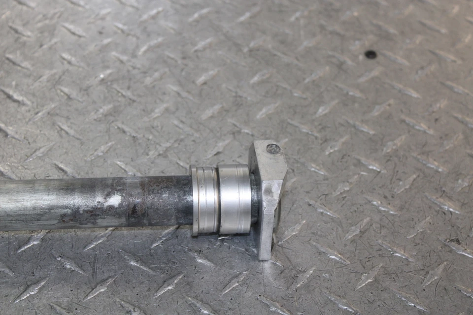 2005 SUZUKI SV1000S EIXO TRASEIRO RODA TRASEIRA ARO PIVÔ PARAFUSO EIXO 64711-33E10 - Imagem 4 de 4