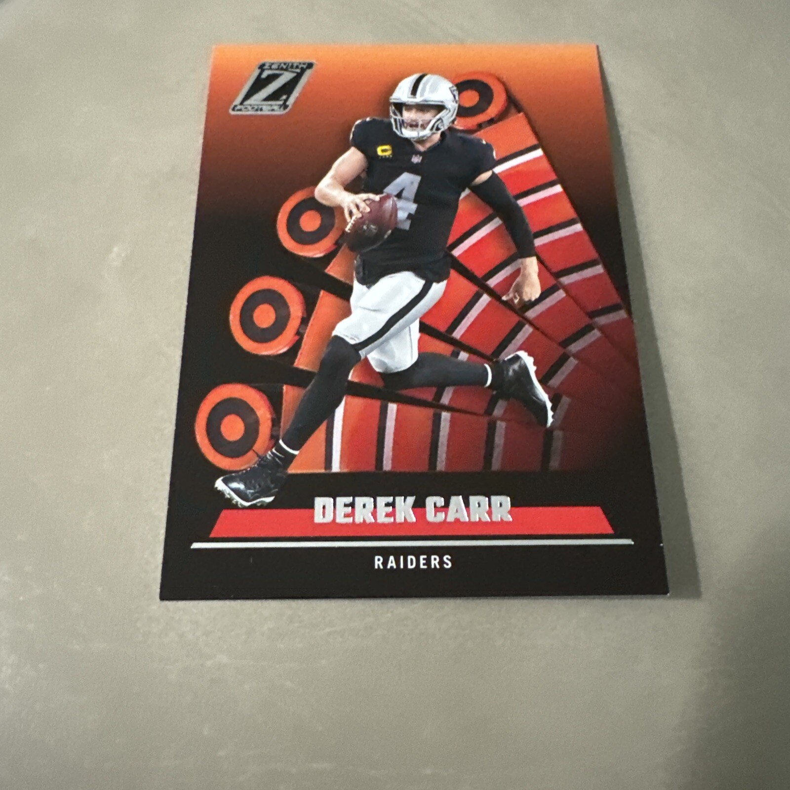 2022 Zenith Base #83 Derek Carr - Las Vegas Raiders