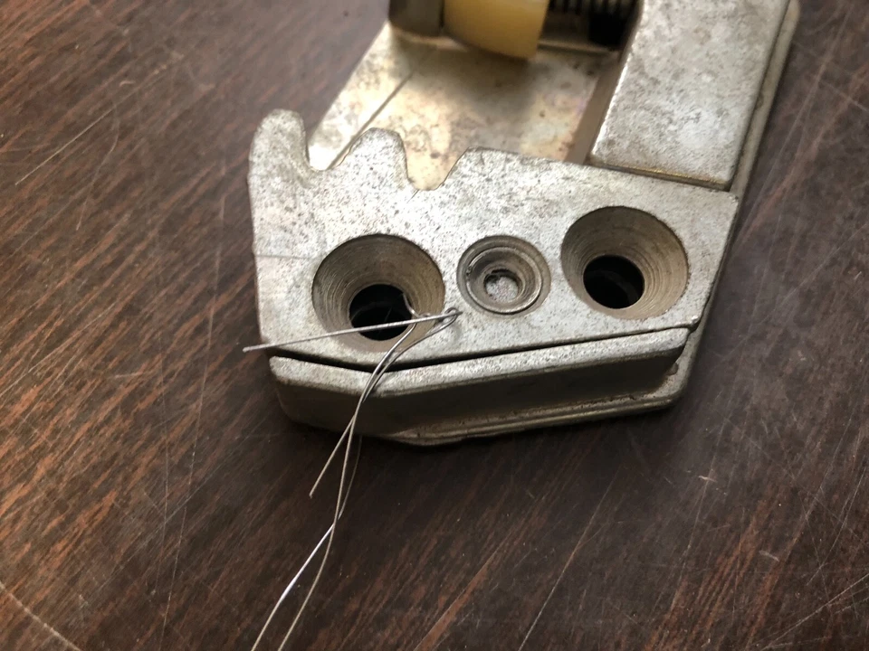 1961 1962 OLDSMOBILE F85 RH PORTA FRONTAL STRIKER NOS 319 - Imagem 3 de 4