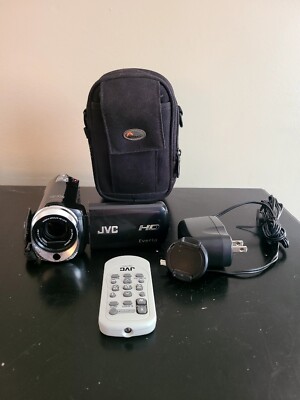 JVC Everio Camcorder GZ-HM320BU HD dual memory Video Camera + Battery, Charger