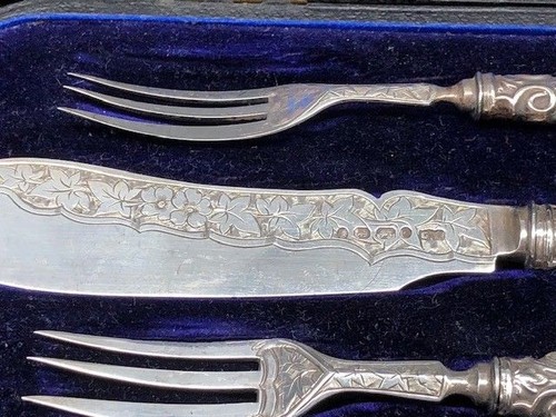 ENGLISH STERLING SILVER AND MOP PRESENTATION SET. BIRMINGHAM GEORGE UNITE 1880 - Picture 7 of 11