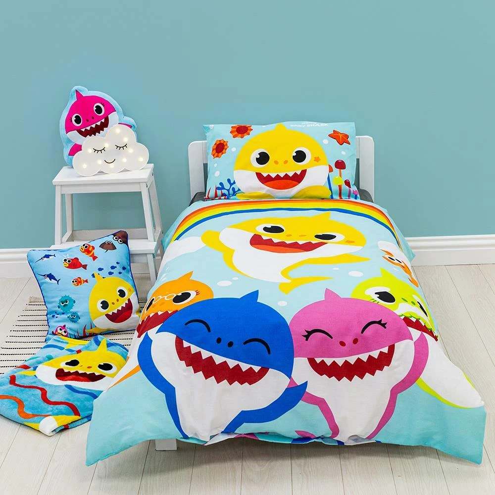 Baby shark 2025 cot bedding