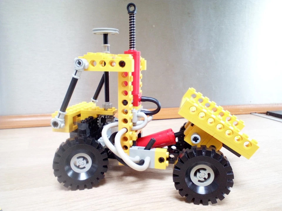 LEGO Technic 8040 Universal Building Set, photo 2 sur 5