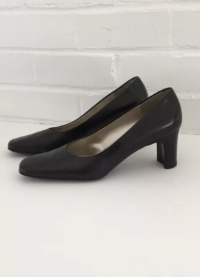 Women s Black Leather Classic Traditional Slip On Work Professional Pump Size 9N
