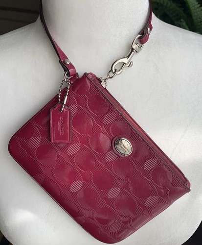 COACH BARBIE PINK SIGNATURE EMBOSSED PATENT LEATHER WRISTLET PURSE CUTE - Picture 1 of 9