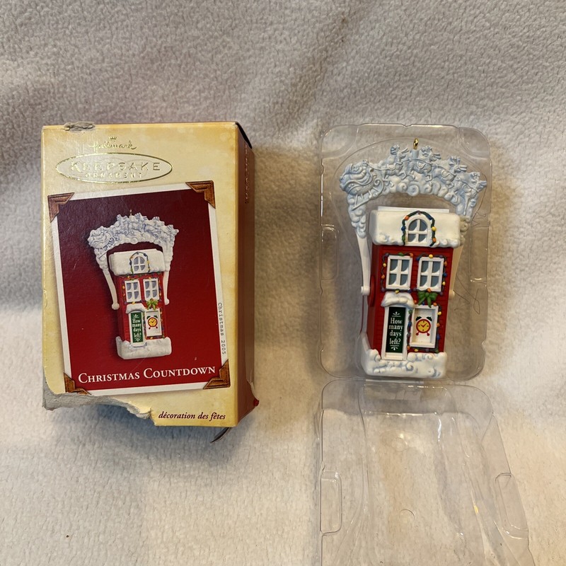 New Hallmark Keepsake Ornament Christmas Countdown, House Window, 2005, Box