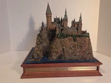 HARRY POTTER:  HOGWARTS CASTLE SCULPTURE BY NOBLE COLLECTION