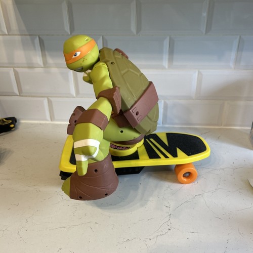 TEENAGE MUTANT NINJA TURTLES RC SKATEBOARDING MICHELANGELO WITH REMOTE - Picture 6 of 8