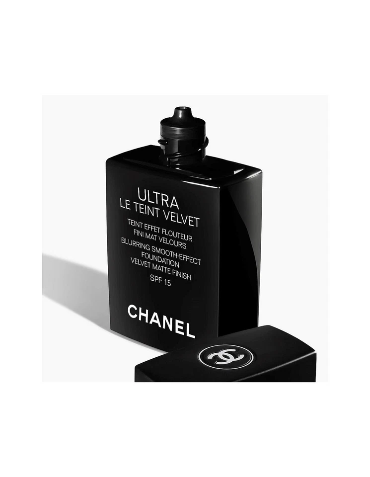 CHANEL ULTRA LE TEINT VELVET Ultra-Light Velvet Matt SPF 15 Foundation BD121 - Image 2 of 3