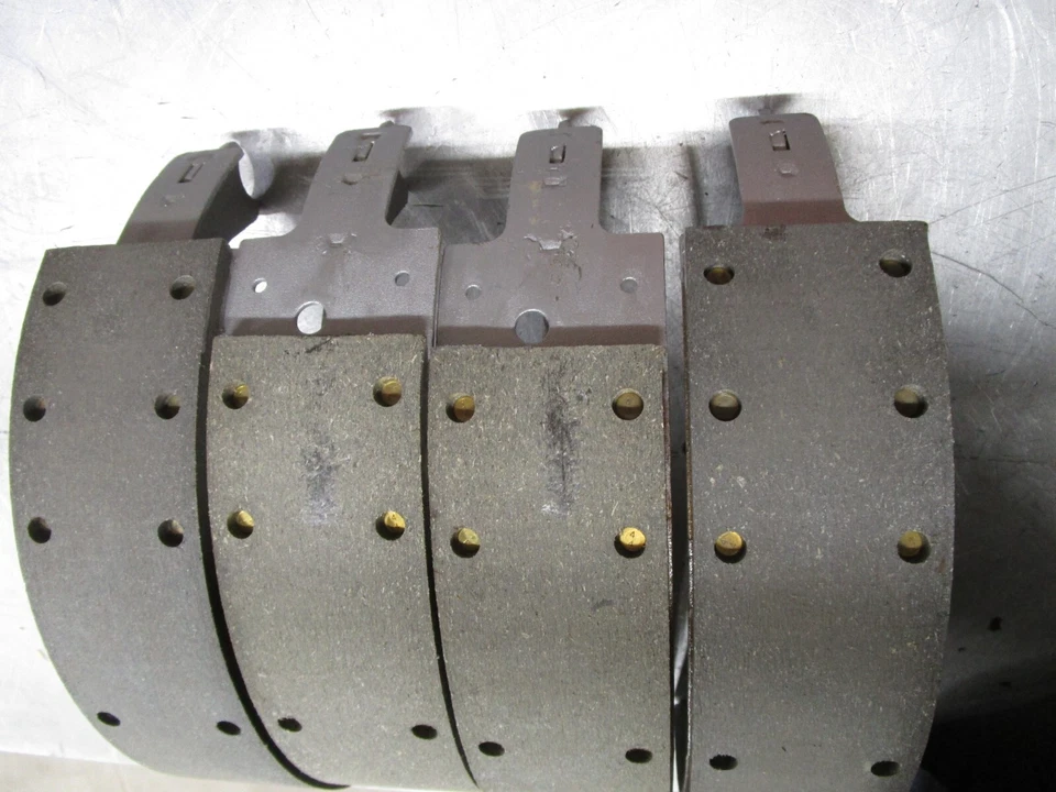 NORS Reman riveted brake shoe set #NA366 2.5" 1971-76 Cadillac DeVille Calais - Image 3 of 4