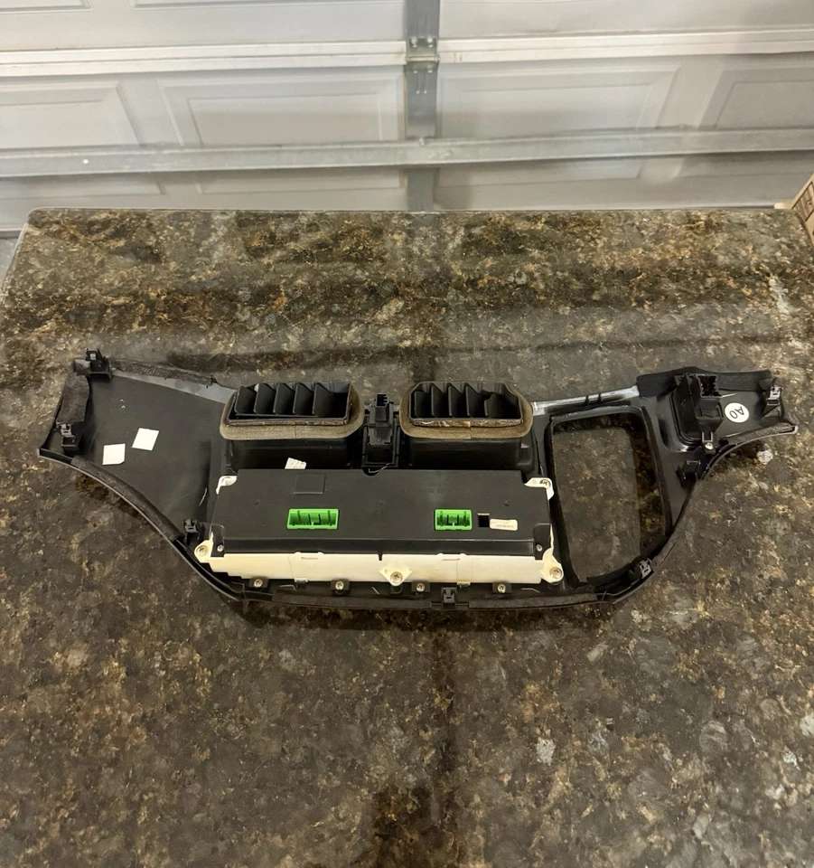 Bisel de tablero Honda Odyssey 2005-2009 bisel de panel de control de clima de CA fabricante original Foto 2 de 2