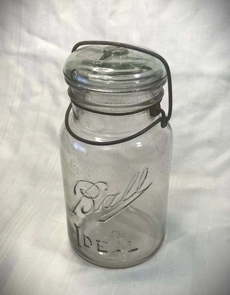 De colección, Ball I-Deal #5 - Tarro de enlatado de 1 cuarto, tinte púrpura, tapa de vidrio y tapa de alambre Foto 2 de 4