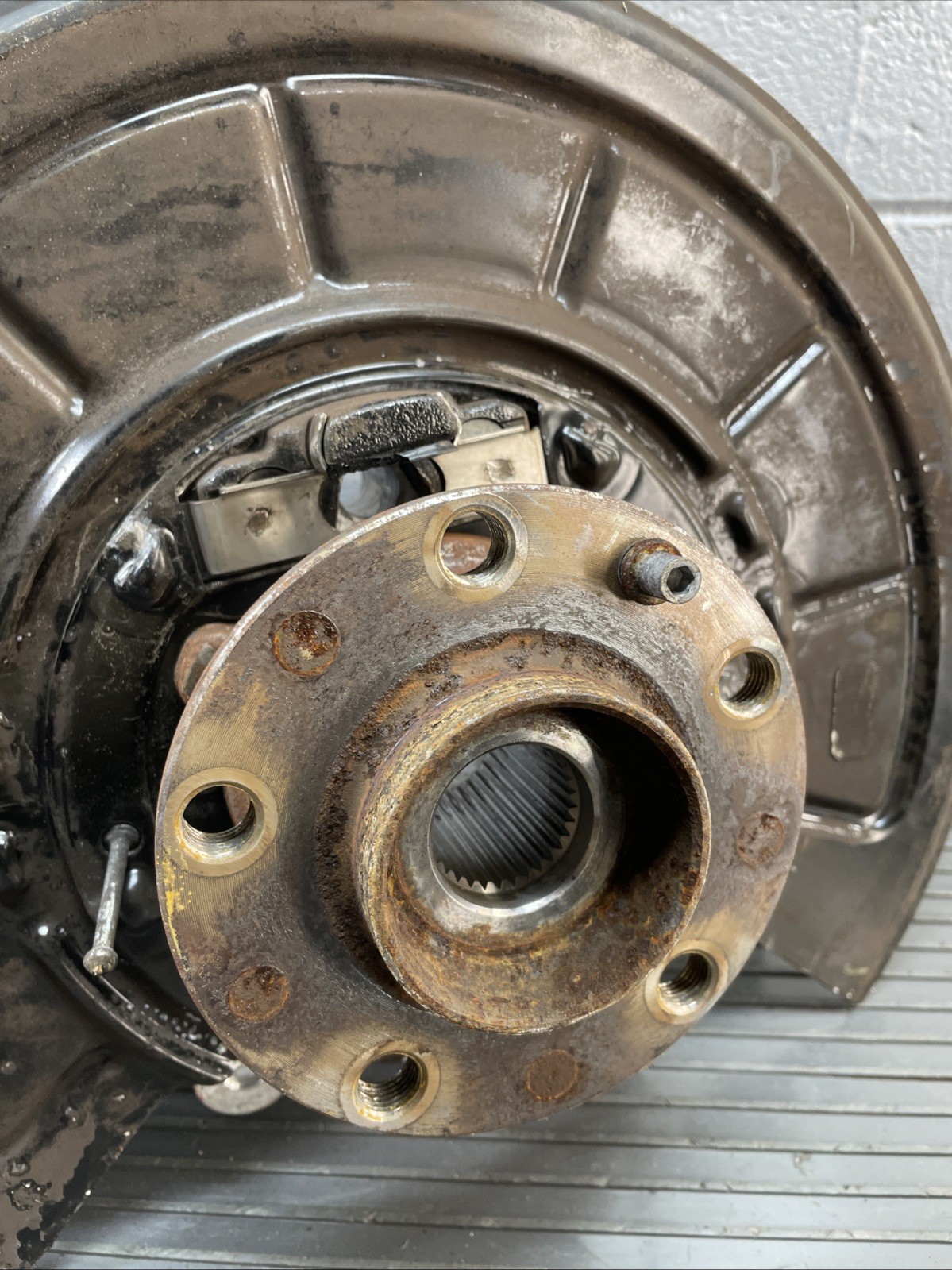 2013-2024 Maserati Ghibli M157 Rear Left Spindle Knuckle Hub 82K Mile OEM *NOTE*