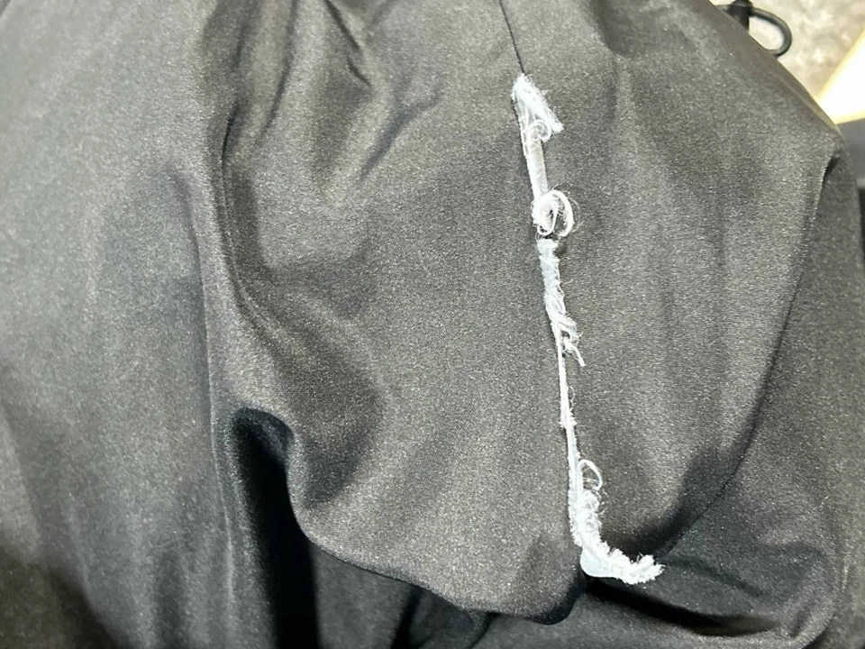 Chaqueta acolchada Zara para mujer pequeña negra con cremallera completa * Foto 4 de 4