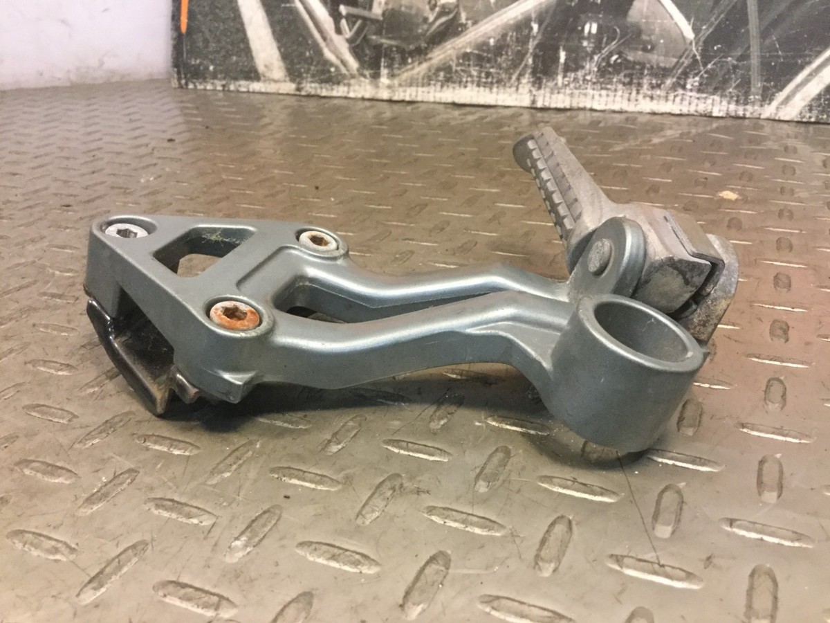 お客② 11足 1991 Kawasaki Ninja ZX11 ZX-11 Rear Right Passenger Foot Peg