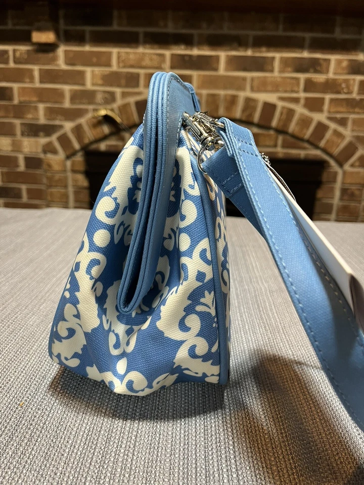 NOVO!  Bolsa Cross Town Clutch Petúnia Pickle Bottom Idílica Ibiza Azul Revestida - Imagem 2 de 4