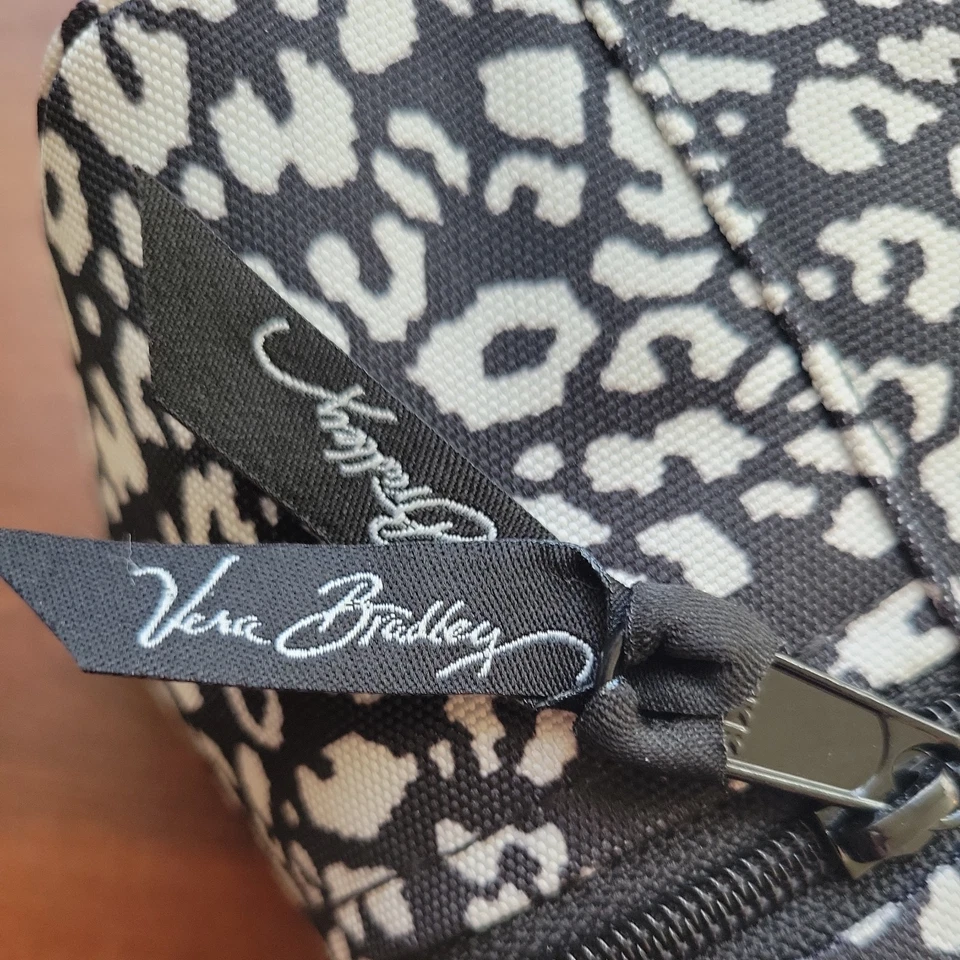 VERA BRADLEY Mini bolsa de cosméticos de maquillaje con estampado de leopardo blanco y negro 3x6x8,5 pulgadas Foto 2 de 4