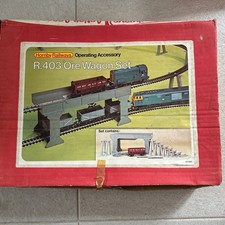 Hornby R403 Operating Ore Wagon Set Boxed