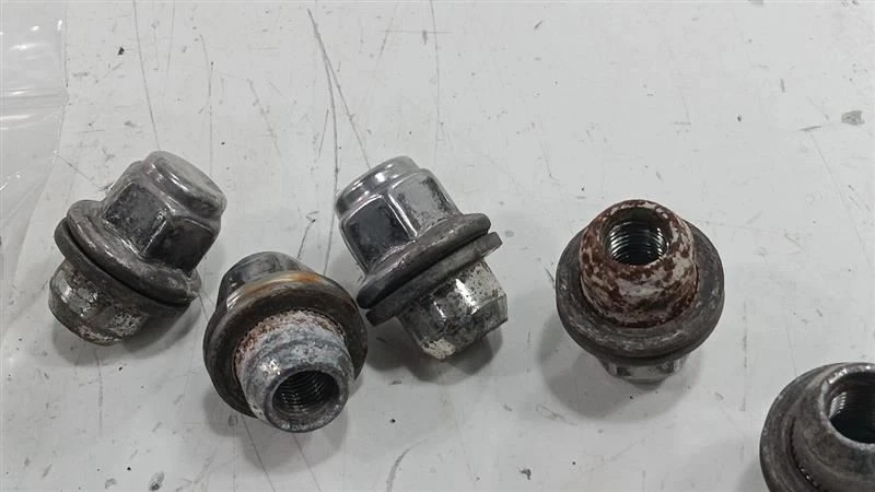 Juego de tuercas Infiniti G37 2011 2012 2013 Foto 2 de 4