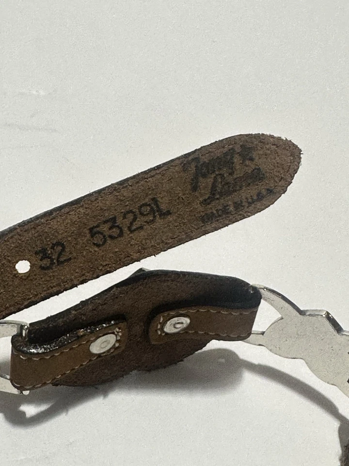 Cinturón Tony Lama Heart Concho para mujer 32” cuero occidental plateado grabado EE. UU. Foto 2 de 4