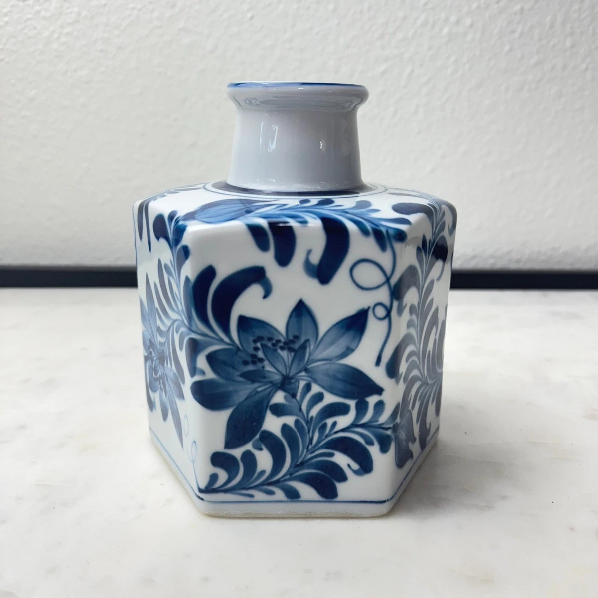 青と白の風景画 陶器花瓶 八角形 青と白の風景画 陶器花瓶 八角形 青と白の風景画 陶器花瓶 八角形 青と