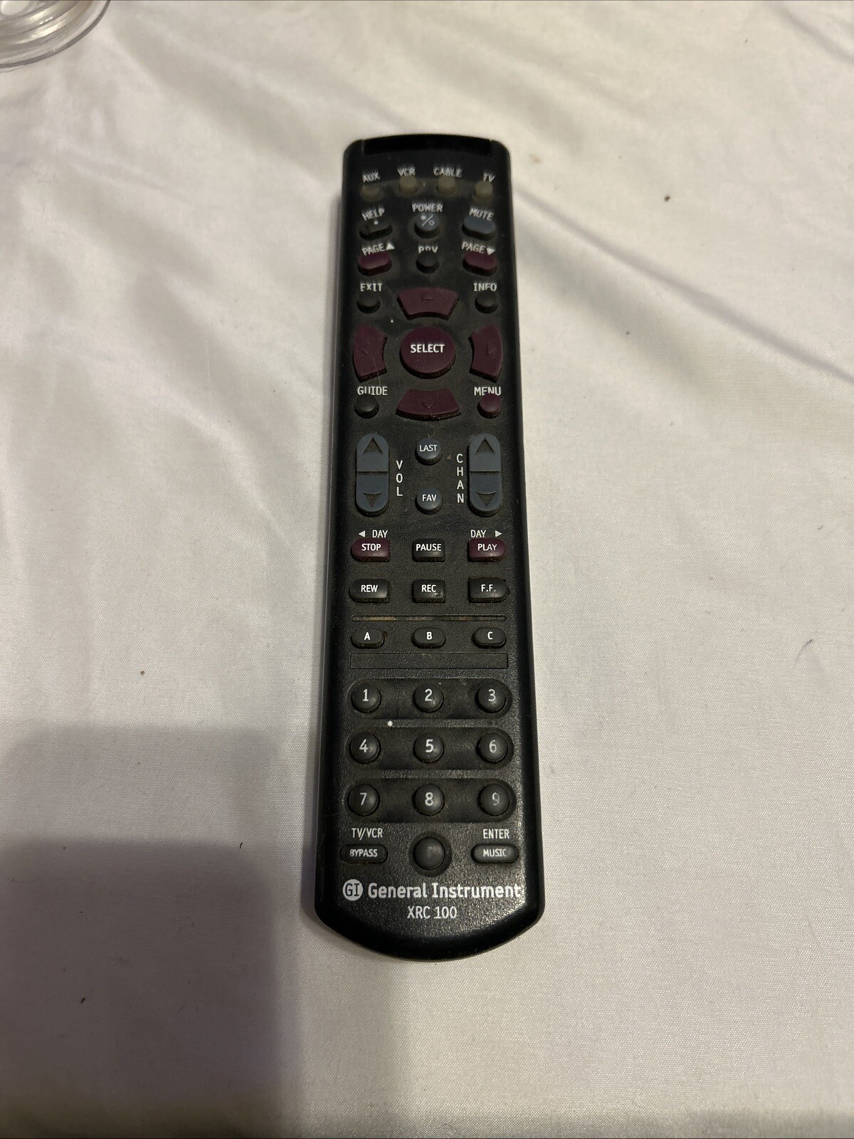 General Instrument XRC 100 GI VCR TV Aux Preprogrammed Remote Control Unit with Cable for Easy Setup