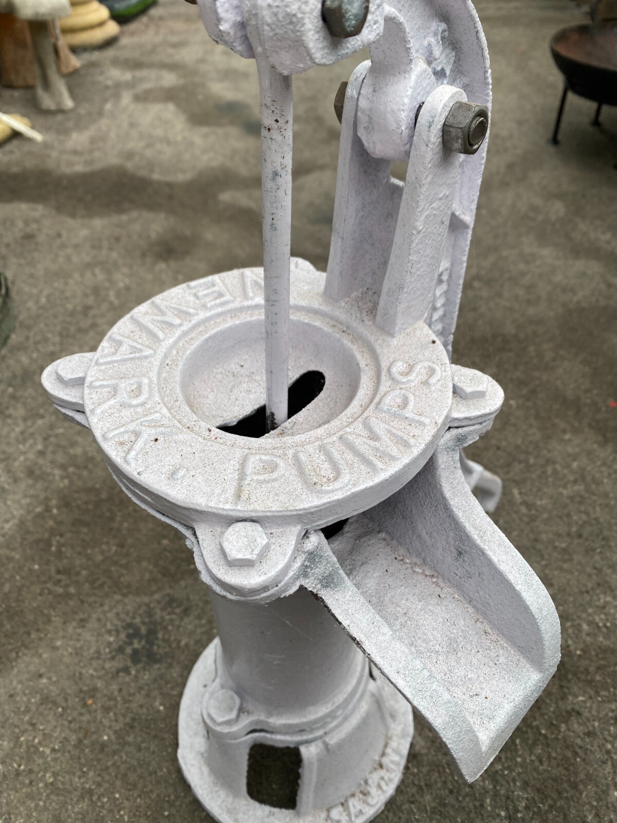 Garden Water Pump Newark Off white colour Cast Iron Vintage Water Pump